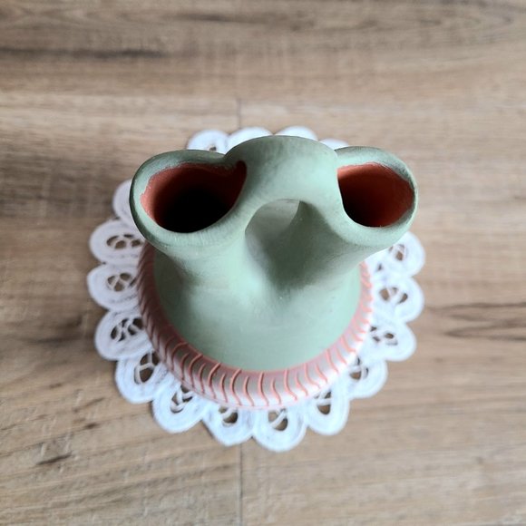 Navajo hand made pottery red clay wedding vase signed by artist. - Picture 3 of 9